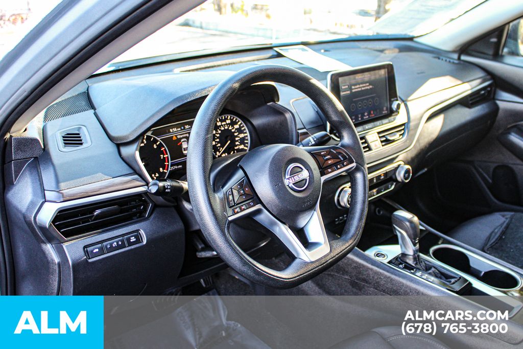 Used 2024 Silver Nissan 2.5 SV image 31