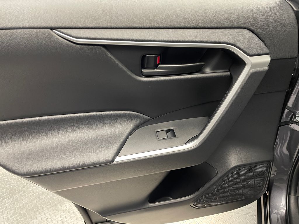 Thumbnail: 2023 Toyota RAV4 - 31