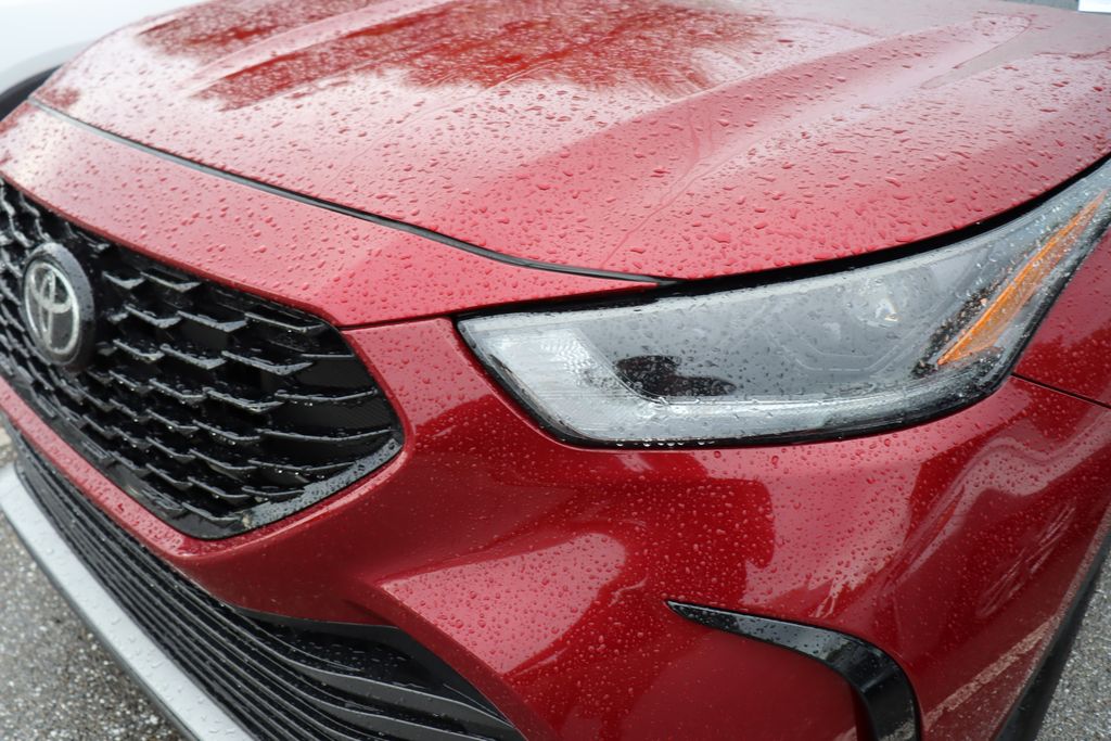 Thumbnail: 2022 Toyota Highlander - 3