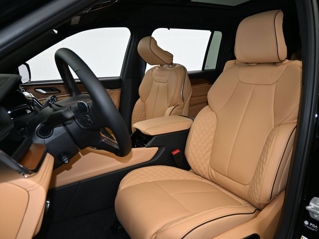 New 2025 Diamond Black Crystal Pearlcoat Jeep Summit image 10