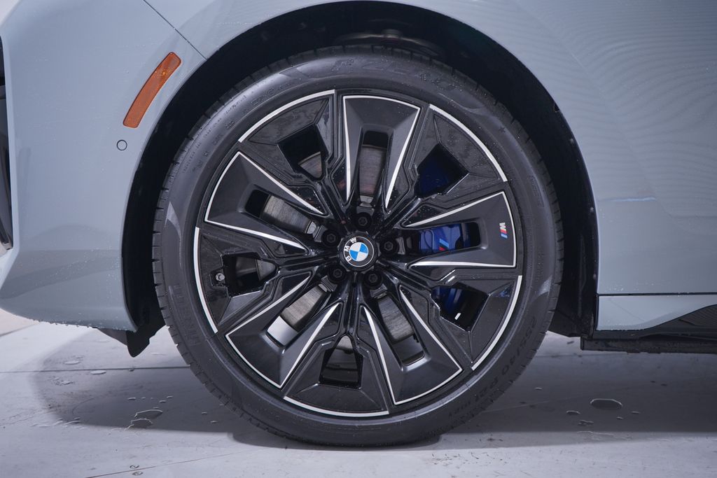 2024 BMW i7 M70 2