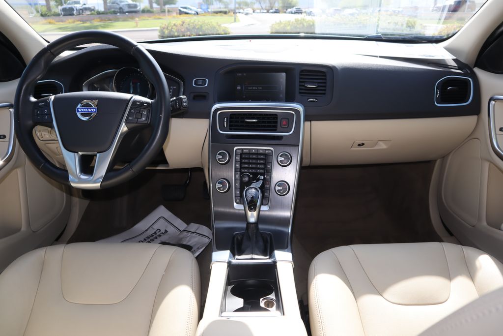 2015 Volvo V60 T5 13
