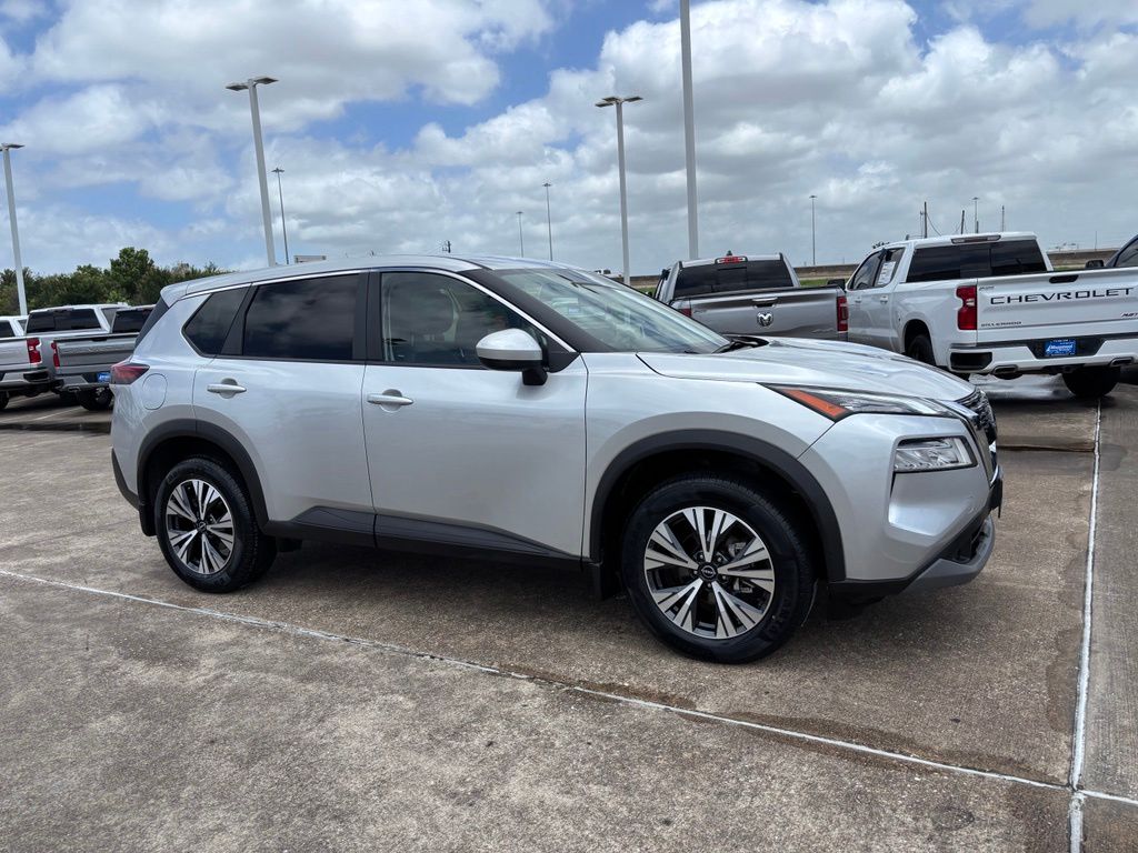 2023 Nissan Rogue SV - 6