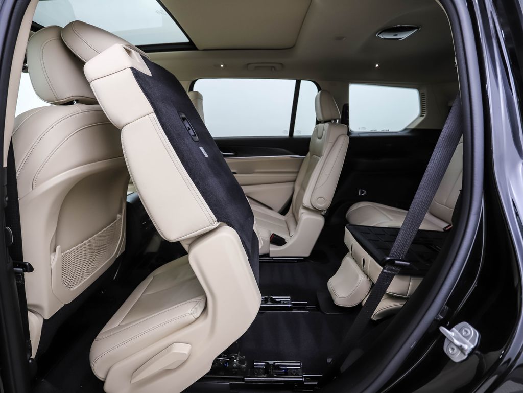 Thumbnail: 2021 Jeep Grand Cherokee L - 24