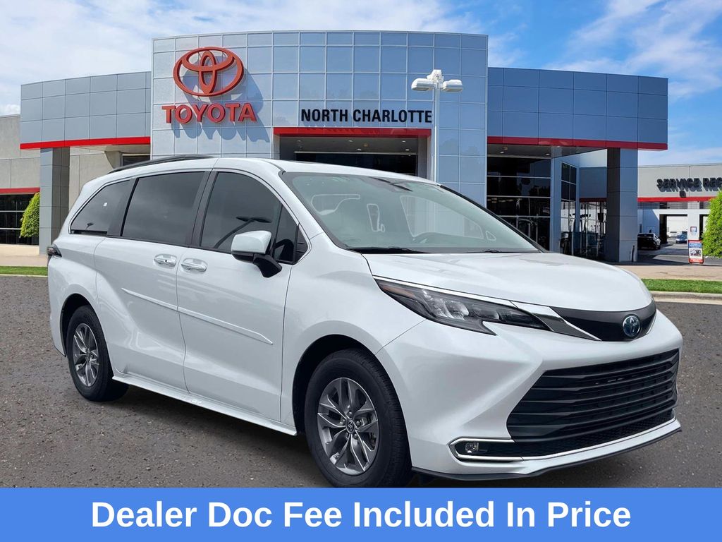 2024 Toyota Sienna XLE 7-Passenger FWD