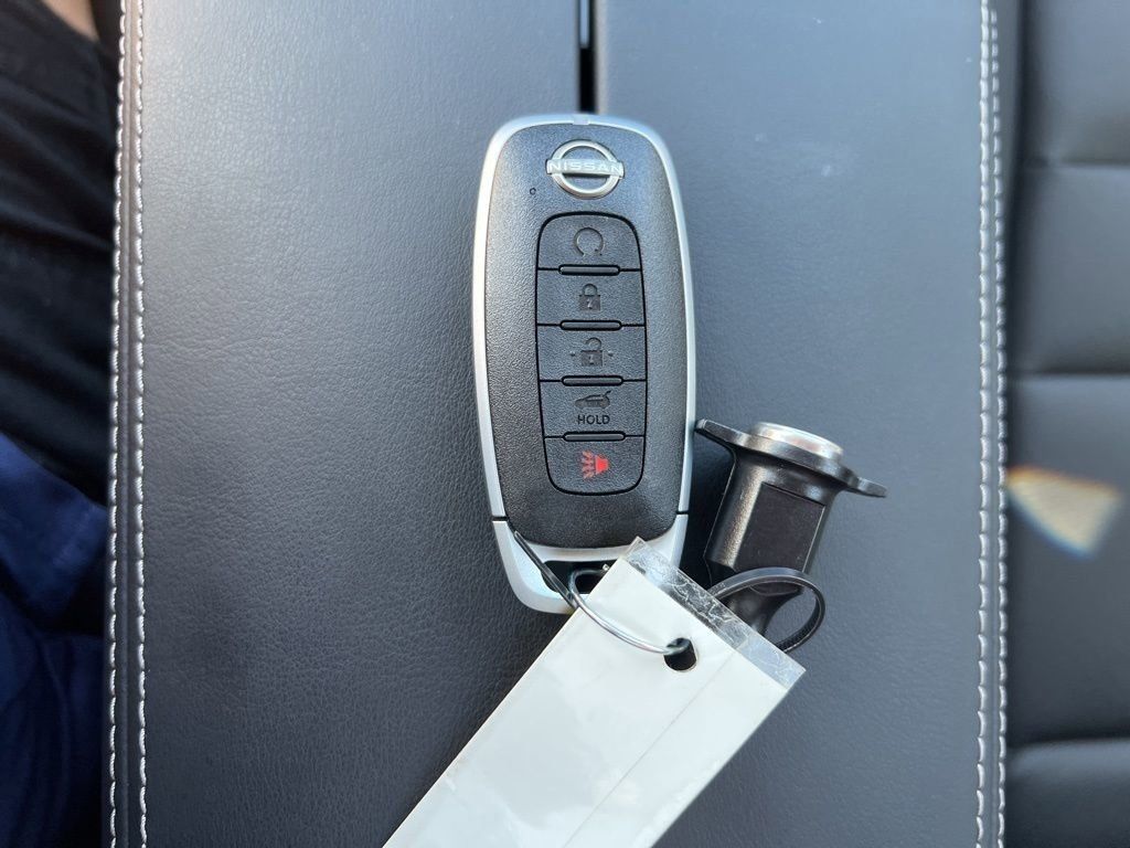 2025 Everest White Pearl Nissan Rogue SV FWD SUV