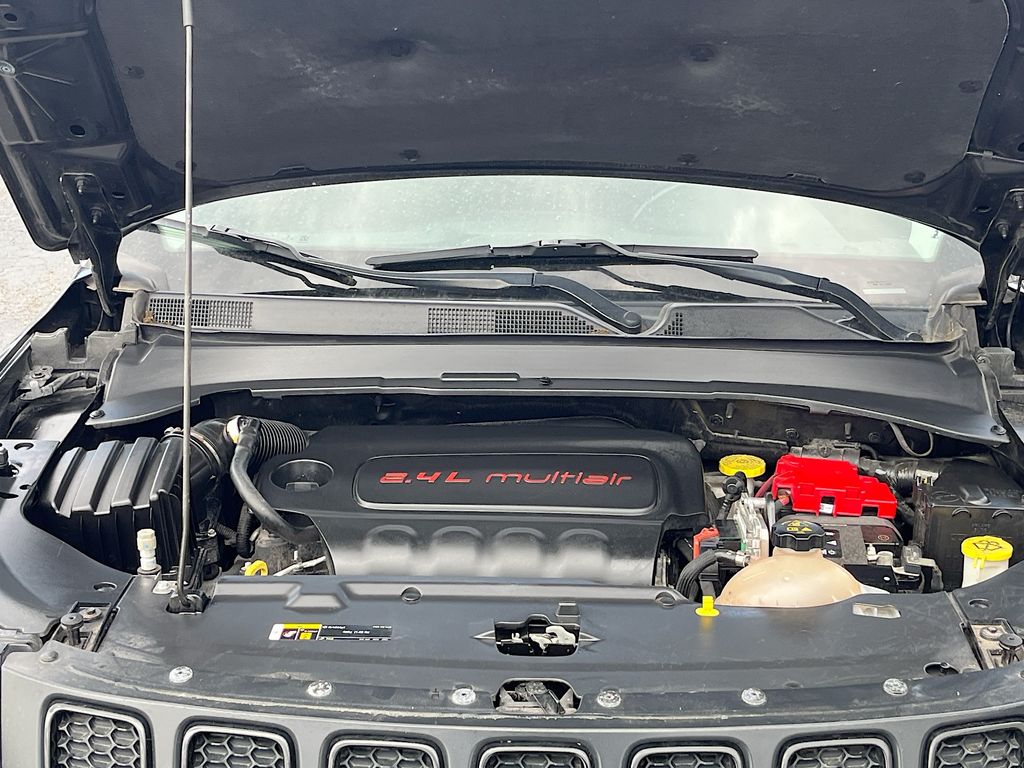 Used 2020 Black Jeep Latitude image 27