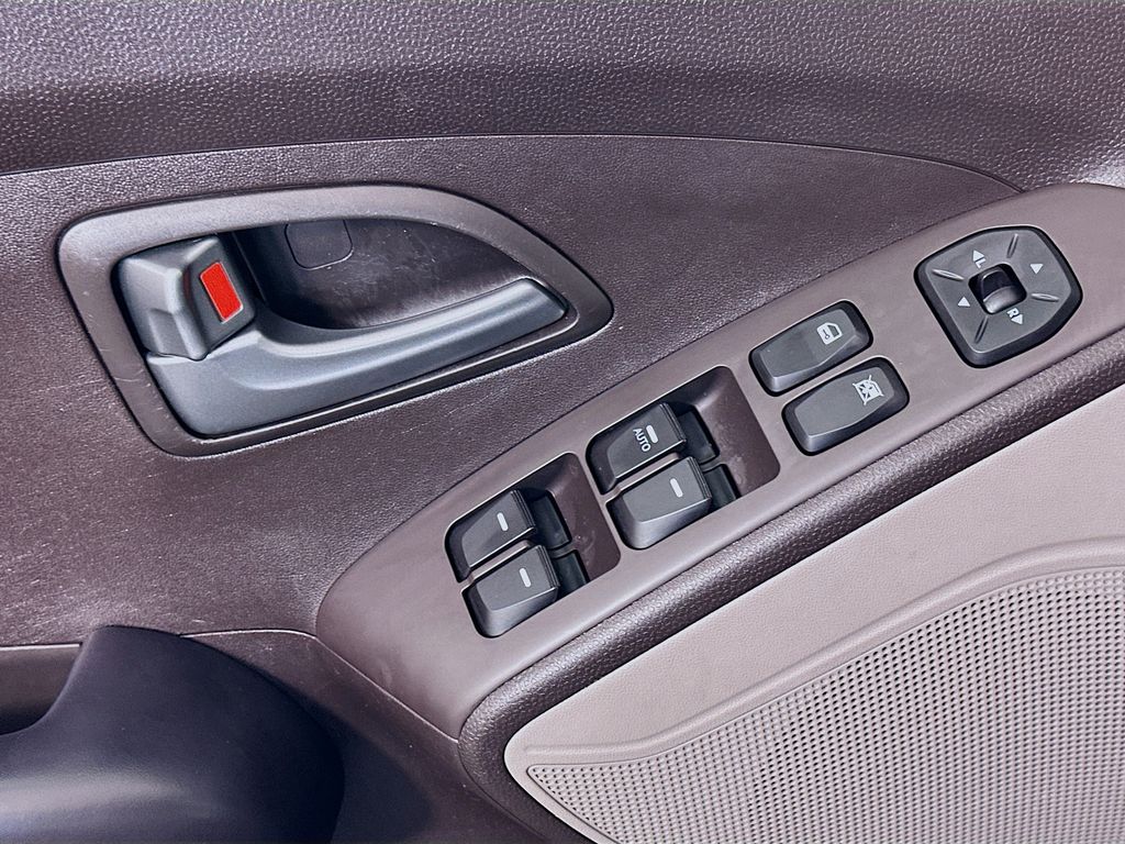 Thumbnail: 2015 Hyundai Tucson - 16