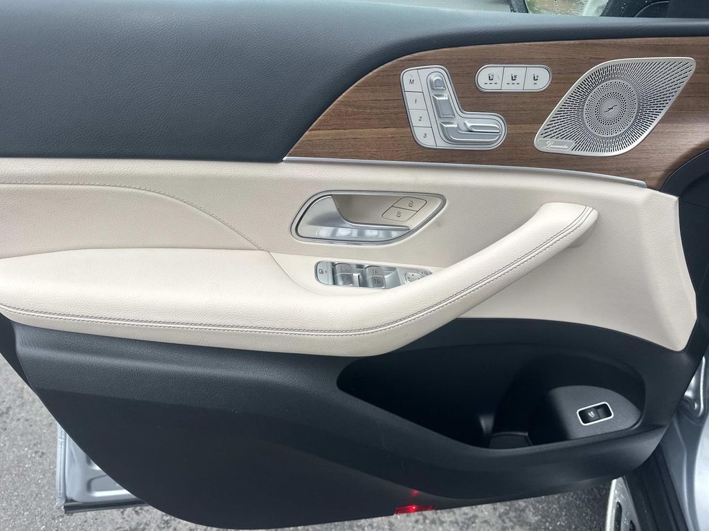 Thumbnail: 2026 Mercedes-Benz GLE - 18