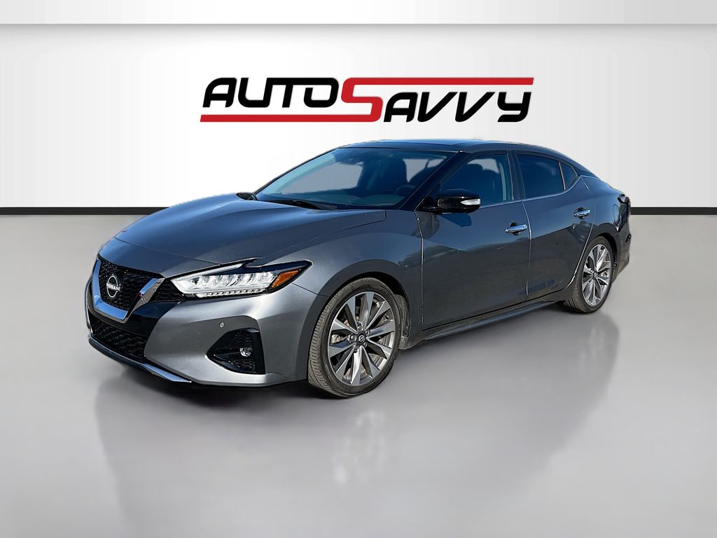 Used 2023 Gray Nissan Platinum image 3