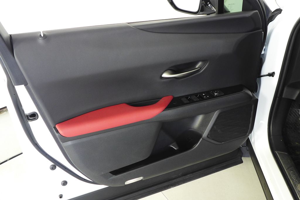 Thumbnail: 2022 Lexus UX - 11