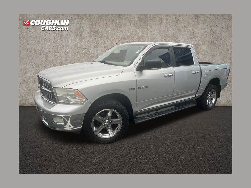 Bright Silver Metallic CC/Mineral Gray Met CC 2009 Dodge RAM 1500 Pickup Truck Four-Wheel Drive 5-Speed Automatic