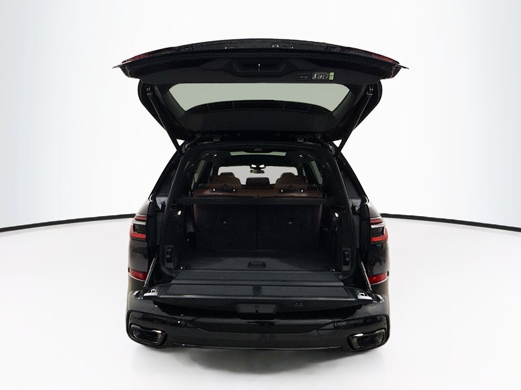 Thumbnail: 2027 BMW X7 - 14