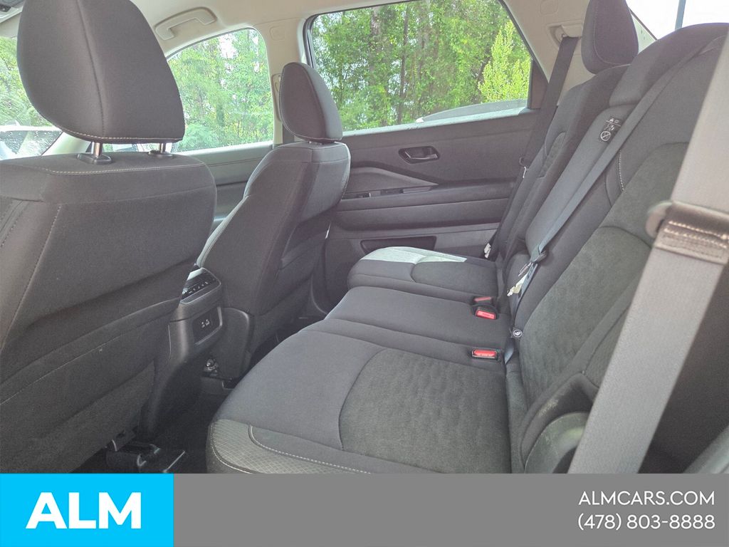 Used 2025 Silver Nissan SV image 4