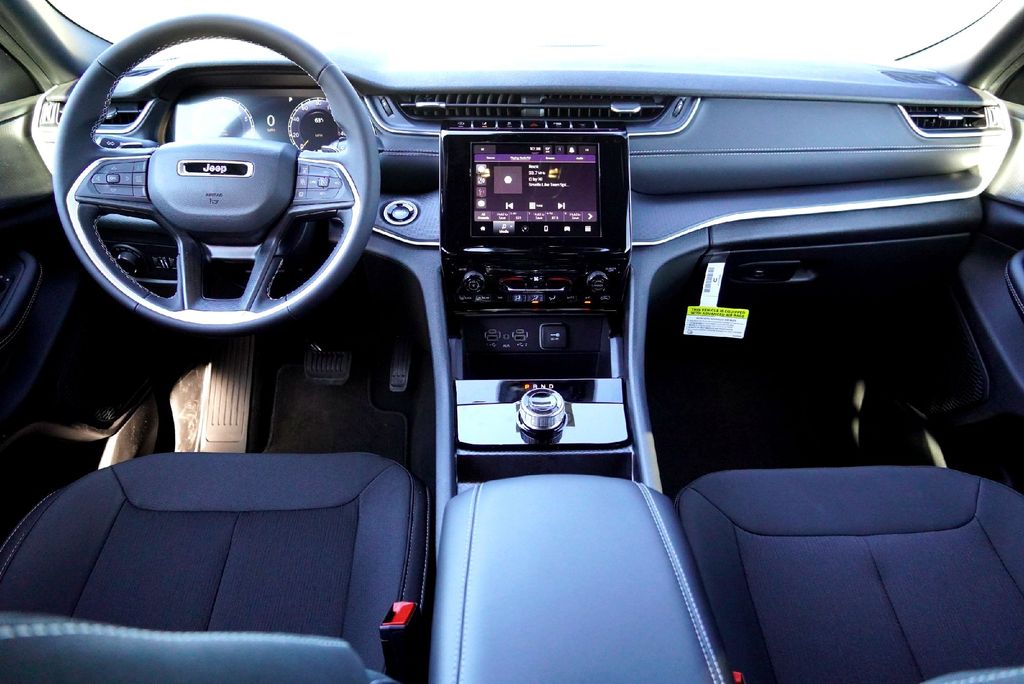 New Car 2025 Jeep Grand Cherokee  Laredo For Sale Under $35,000 In Taylor, Texas