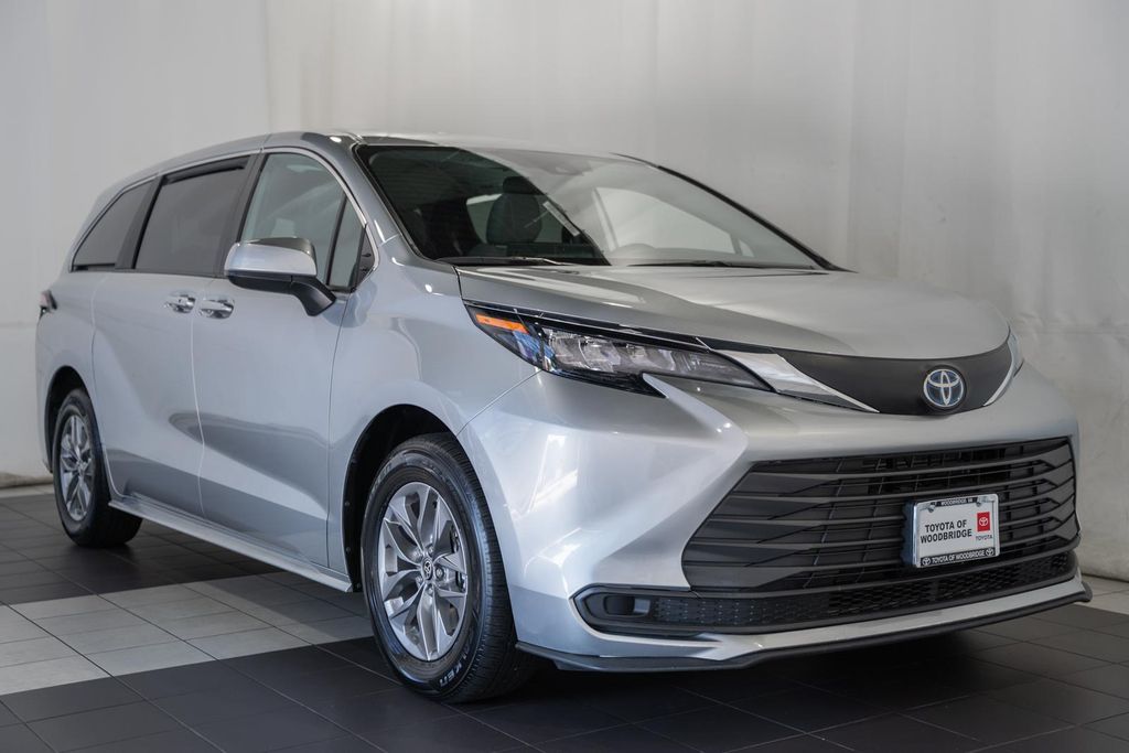 Celestial Silver Metallic 2025 Toyota Sienna Minivan Front-Wheel Drive Continuously Variable Transmission