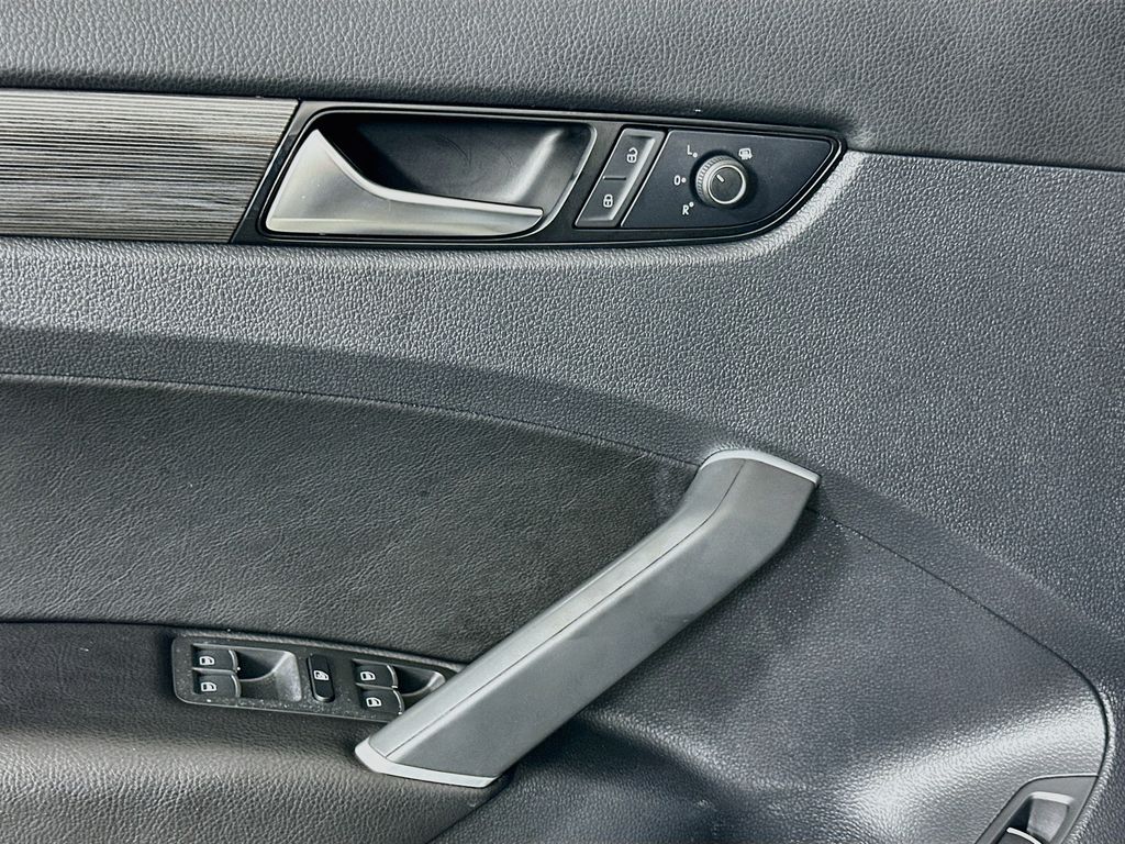 Thumbnail: 2022 Volkswagen Passat - 18