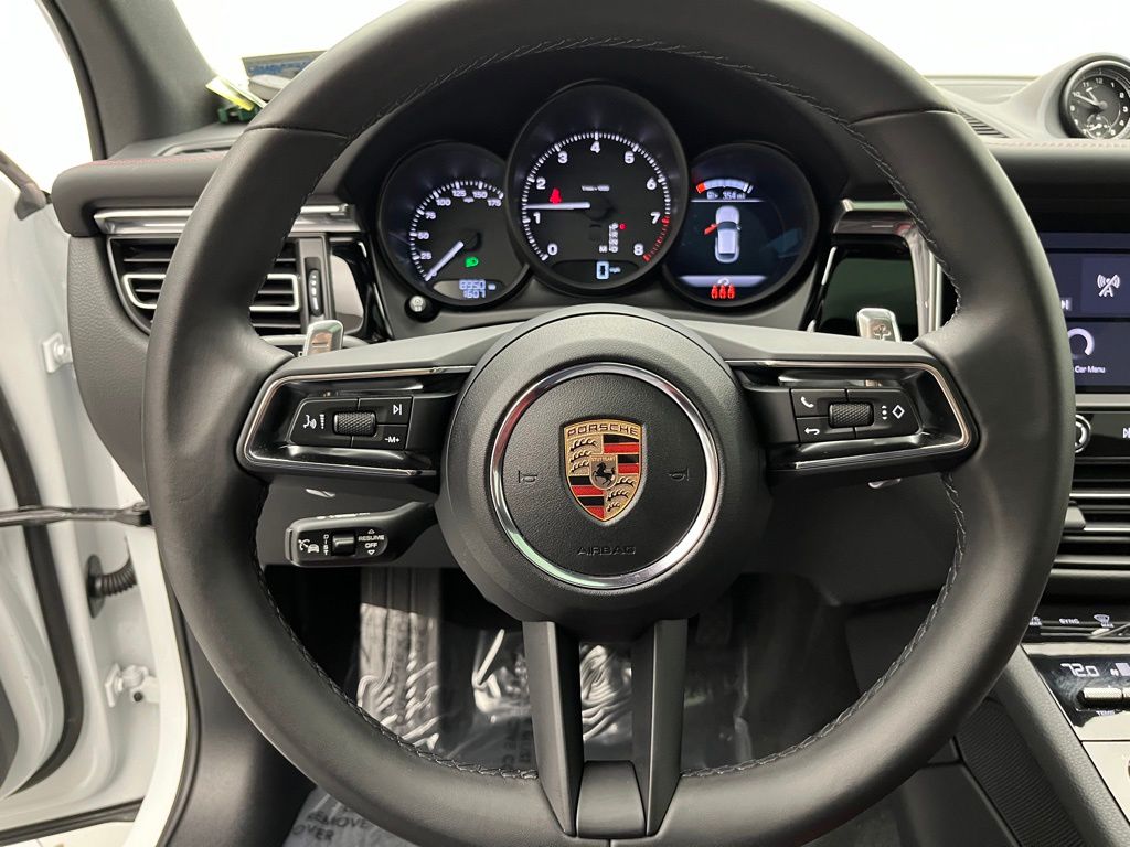 Thumbnail: 2025 Porsche Macan - 12