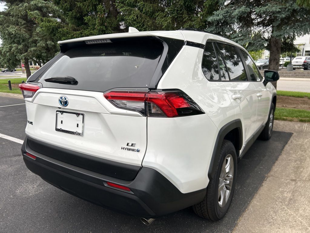 2022 Toyota RAV4 LE 3