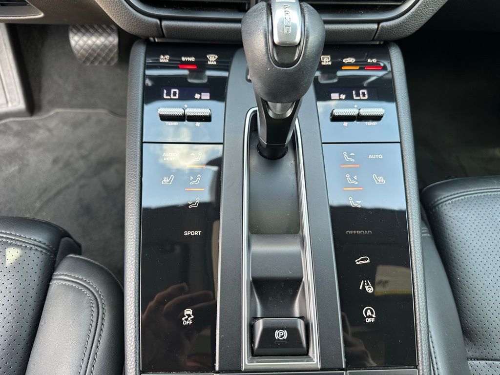 2022 Porsche Macan  21