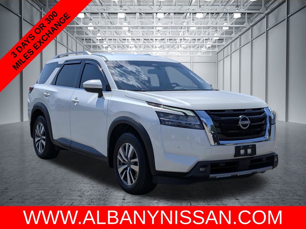 2022 Nissan Pathfinder SL