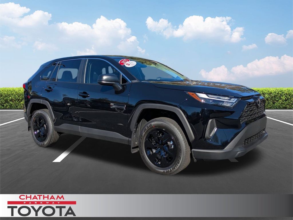 2025 Toyota RAV4 LE's photo
