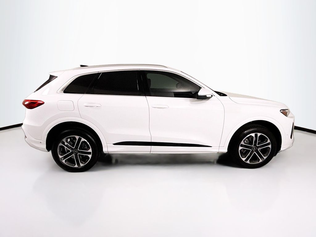 Thumbnail: 2025 Audi Q5 - 4