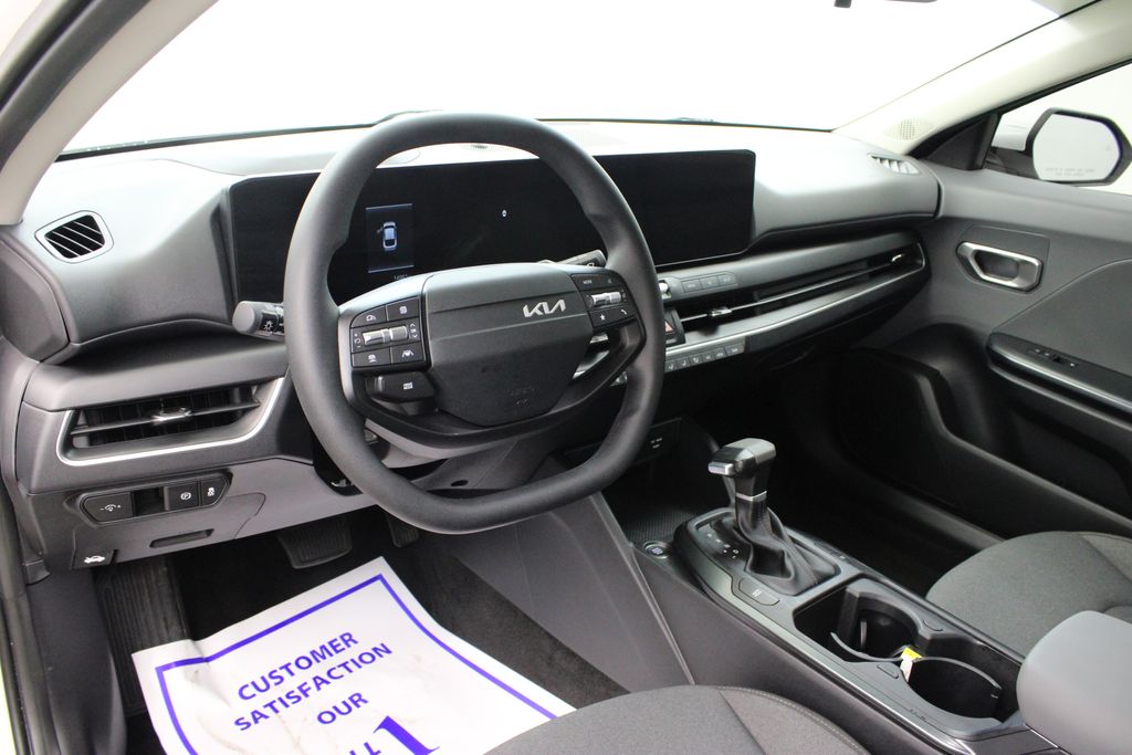 used 2025 Kia K4 car