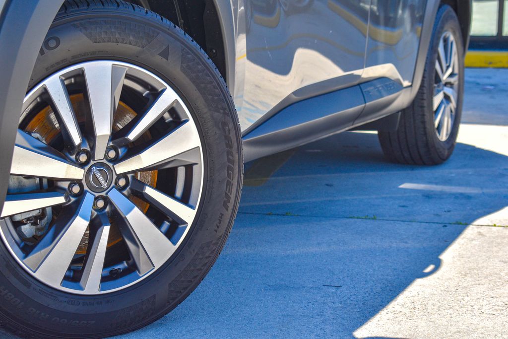 2023 Nissan Pathfinder SL - 3