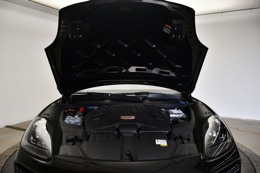 Thumbnail: 2026 Porsche Panamera - 13
