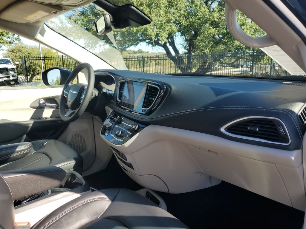 Used Car 2023 Chrysler Pacifica  Touring L For Sale Under $40,000 In Austin, Texas