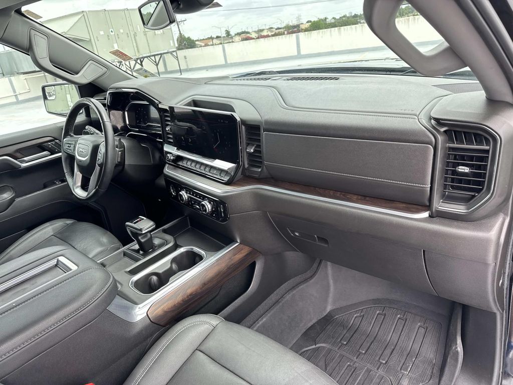 2022 GMC Sierra 1500 SLT - 11