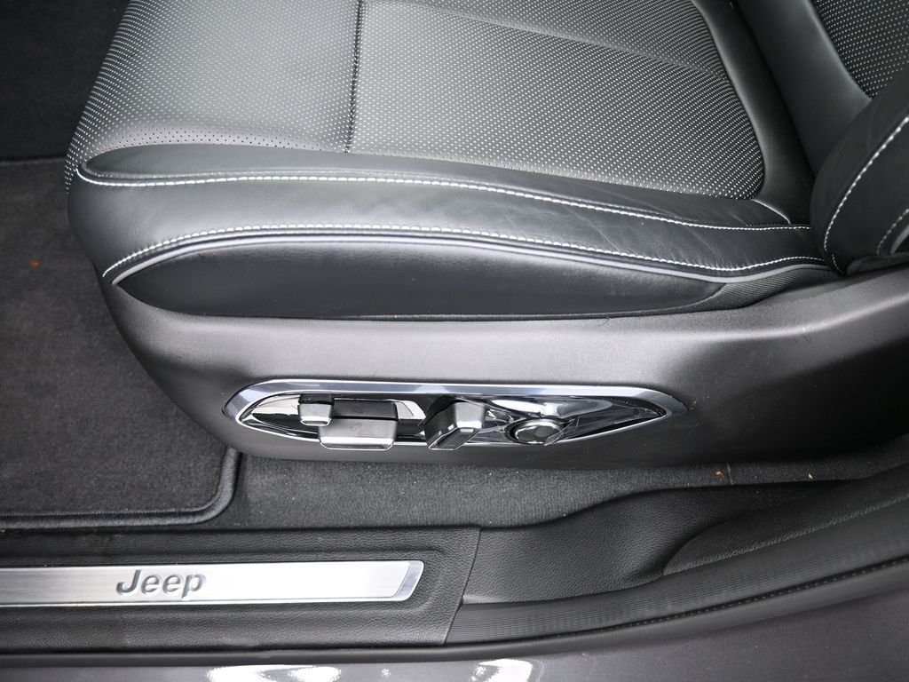 Used 2024 Baltic Gray Metallic Clearcoat Jeep Overland image 16