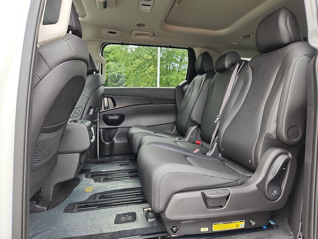 2026 Kia Carnival SX - Photo 5