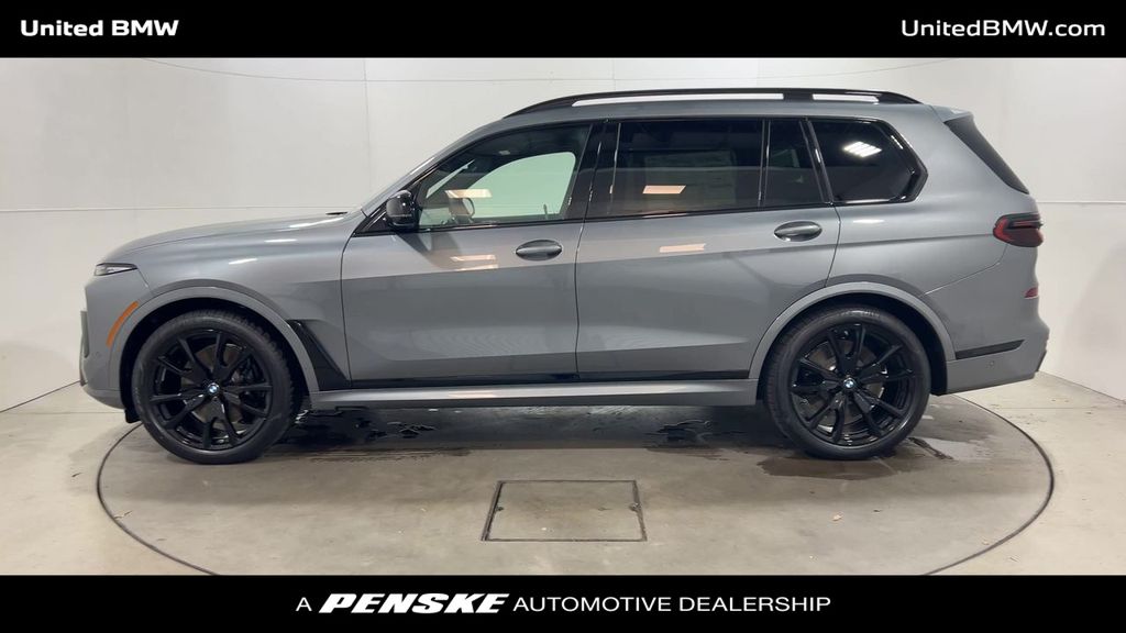 2025 BMW X7 M60i 5