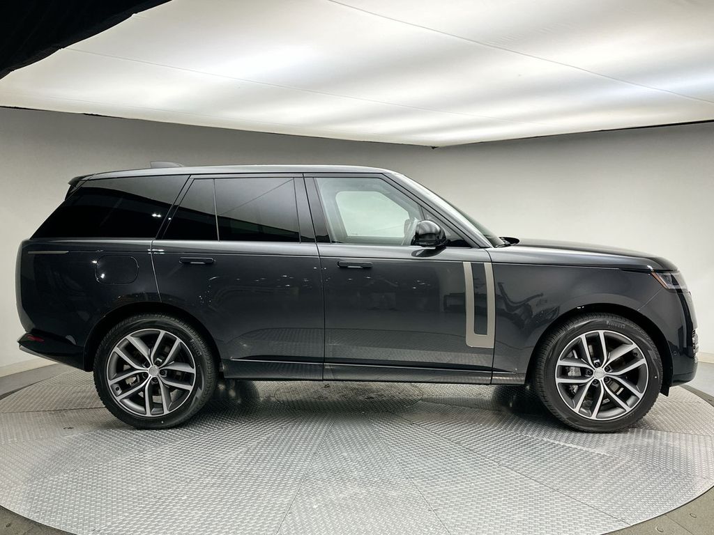 2025 Land Rover Range Rover SE 4