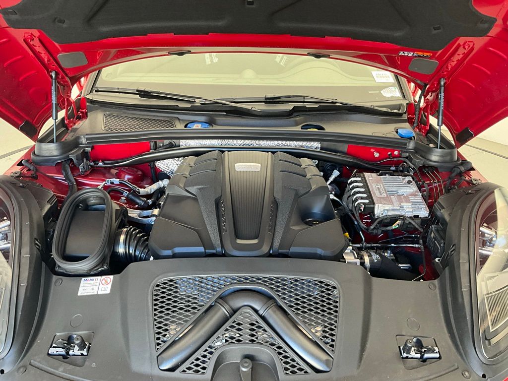 2024 Porsche Macan S 25