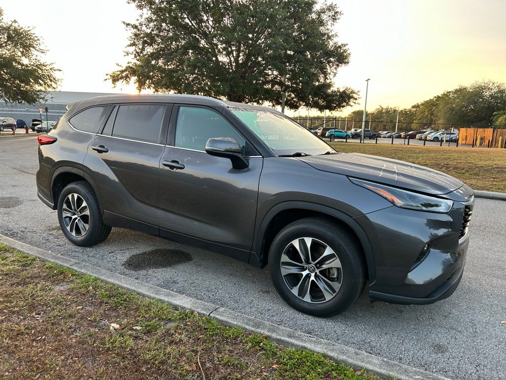 2022 Toyota Highlander XLE 7