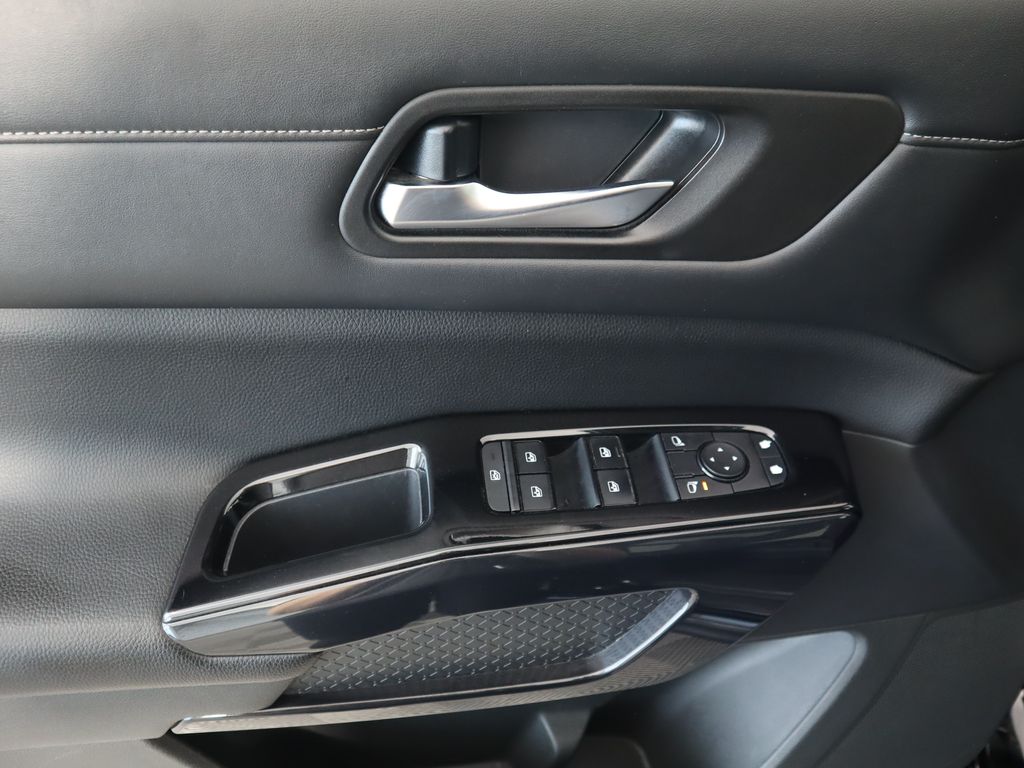 Thumbnail: 2022 Nissan Pathfinder - 24