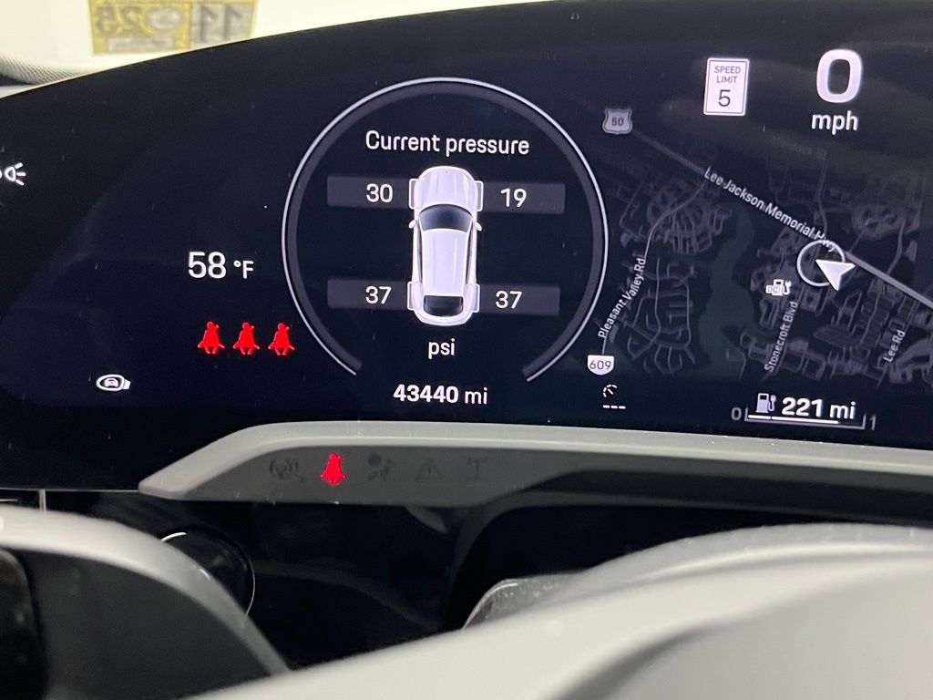 Thumbnail: 2022 Porsche Taycan - 11