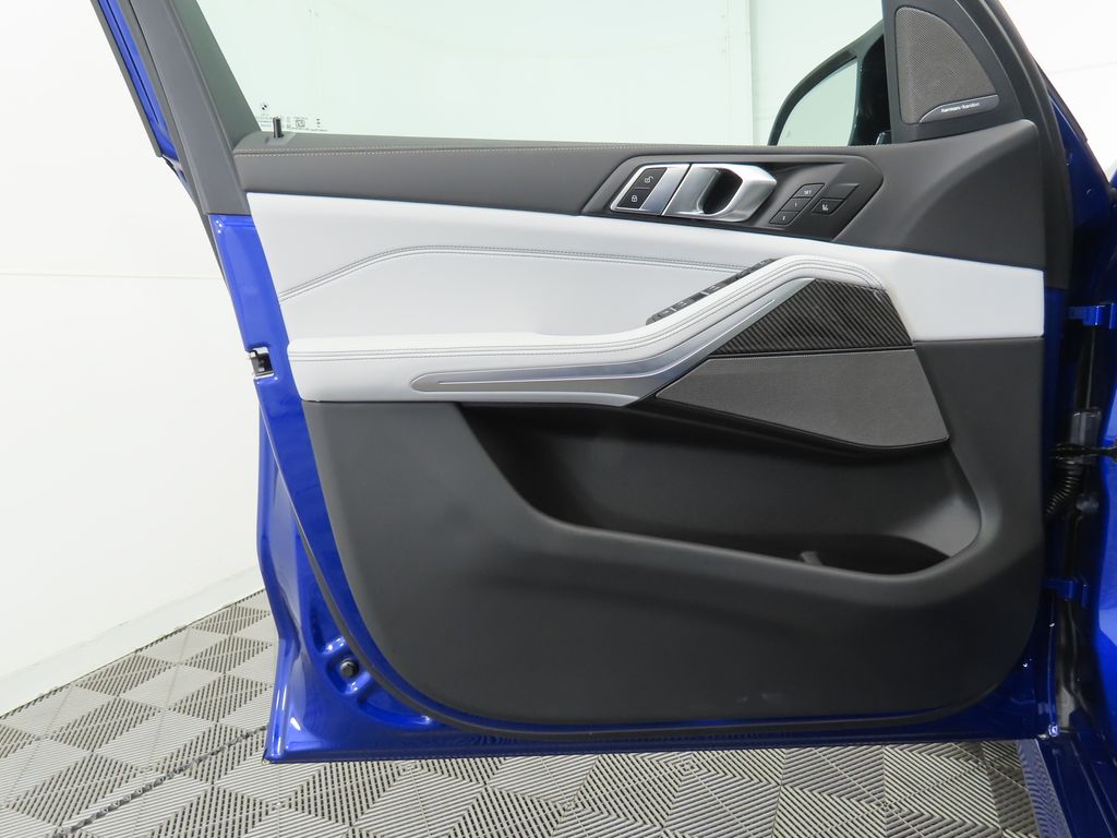 2025 BMW X5 M60i 23