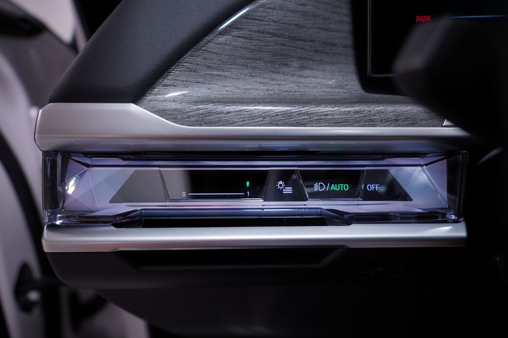 Thumbnail: 2025 BMW i7 - 19