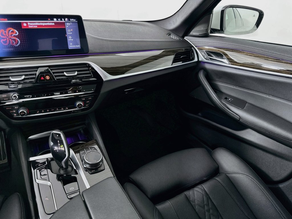 Thumbnail: 2023 BMW 5 Series - 24