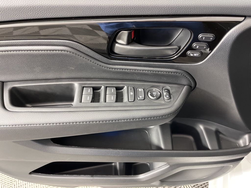 2025 Honda Odyssey Touring 32