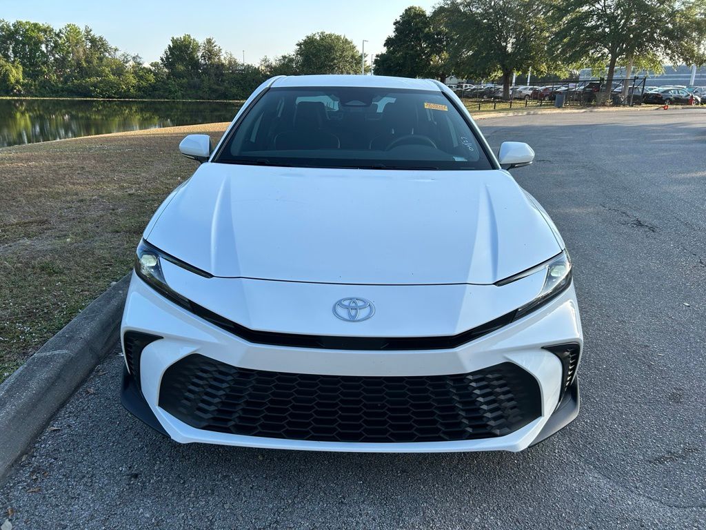 2025 Toyota Camry SE 8