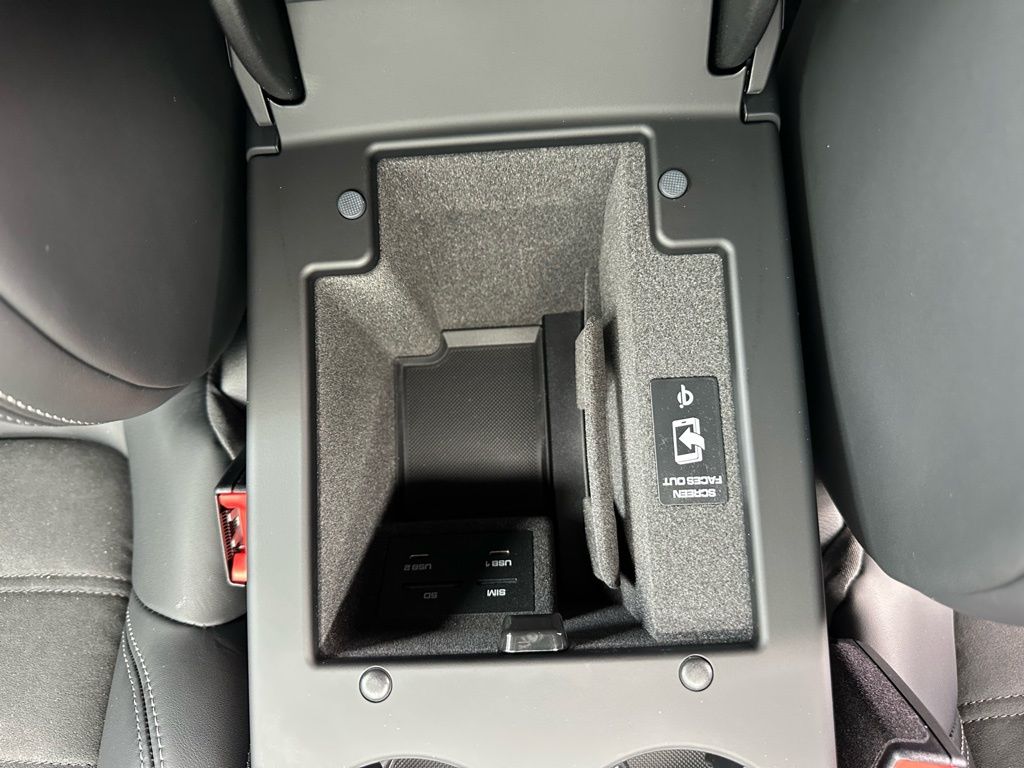 Thumbnail: 2026 Porsche Macan - 29