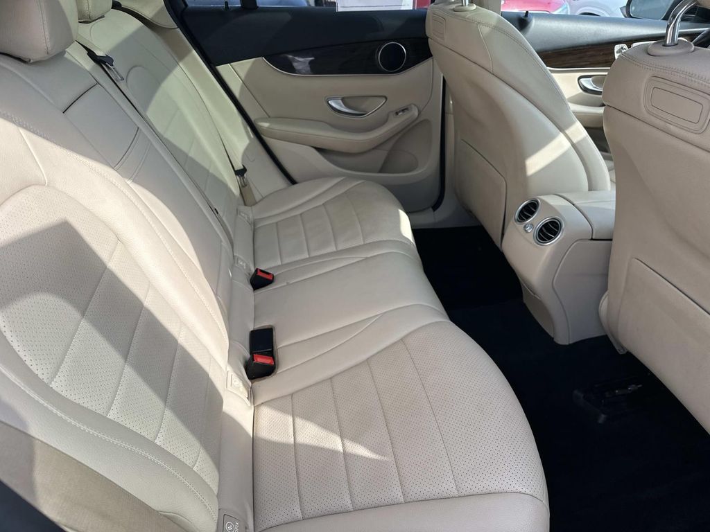 Thumbnail: 2019 Mercedes-Benz GLC - 23