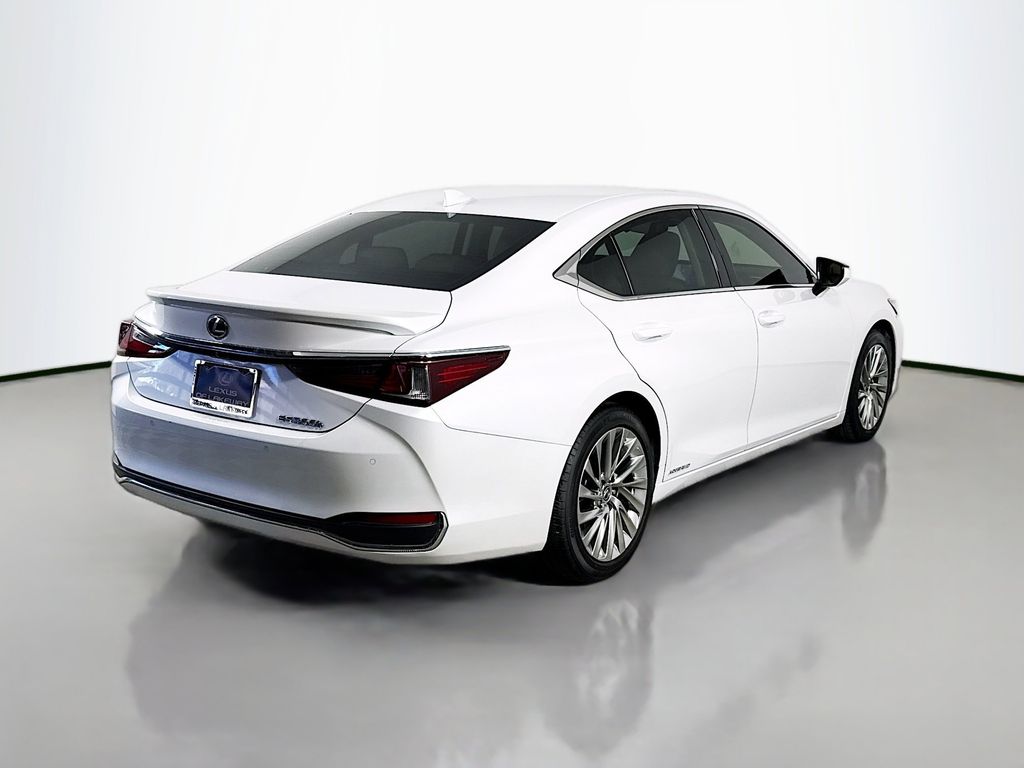 Thumbnail: 2021 Lexus ES - 5