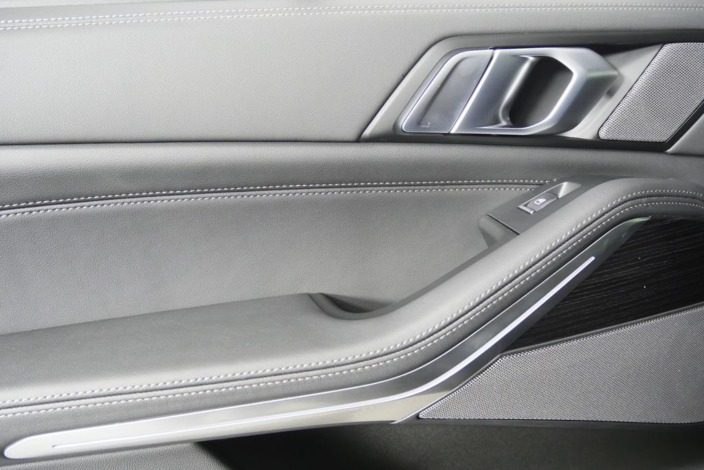 Thumbnail: 2026 BMW X5 - 13