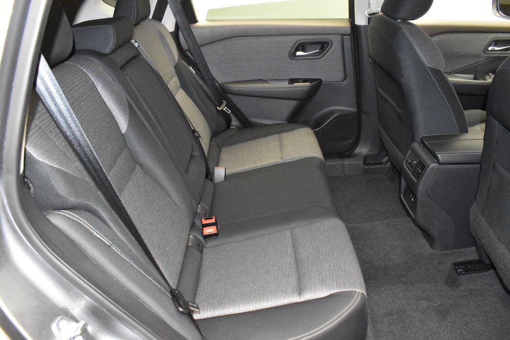 2022 Nissan Rogue SV 27